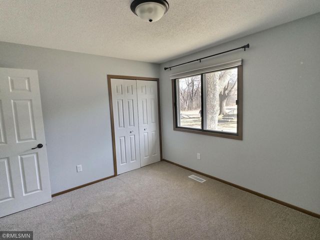 1202 W Royal Oaks Drive, Shoreview, MN 55126