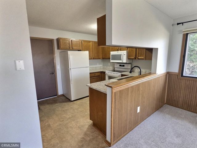 1202 W Royal Oaks Drive, Shoreview, MN 55126