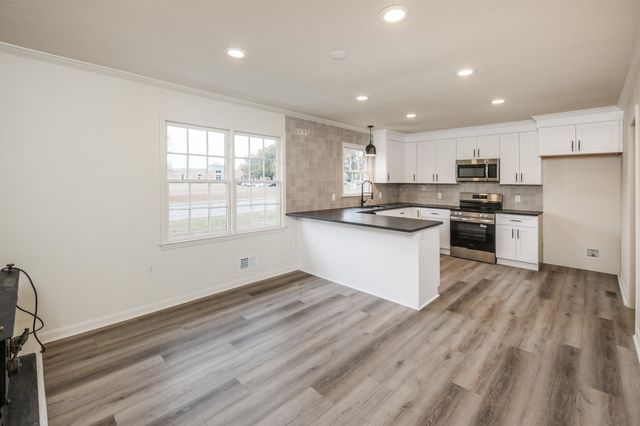 405 Oak Grove Road, Spartanburg, SC 29301