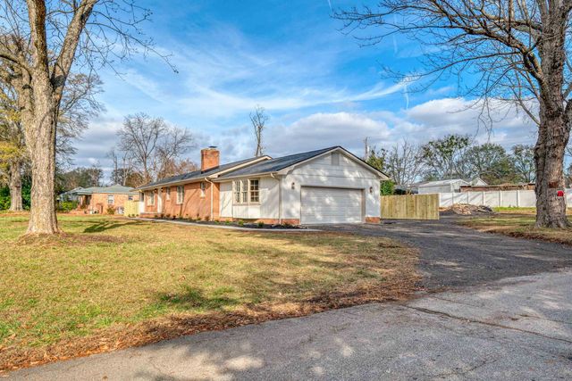 405 Oak Grove Road, Spartanburg, SC 29301