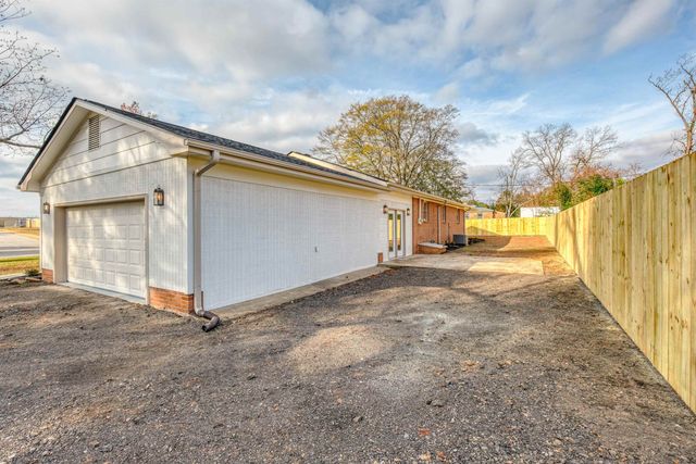 405 Oak Grove Road, Spartanburg, SC 29301