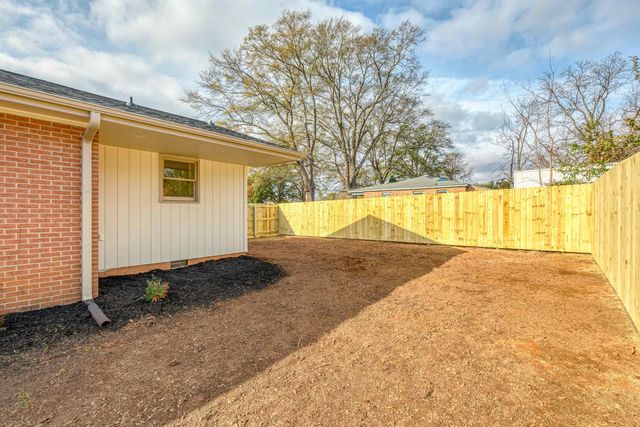 405 Oak Grove Road, Spartanburg, SC 29301