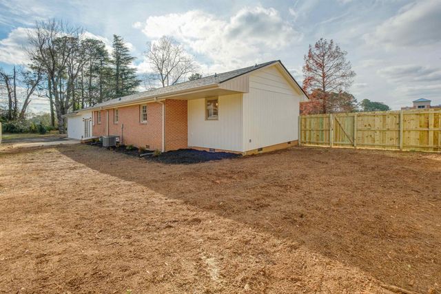 405 Oak Grove Road, Spartanburg, SC 29301