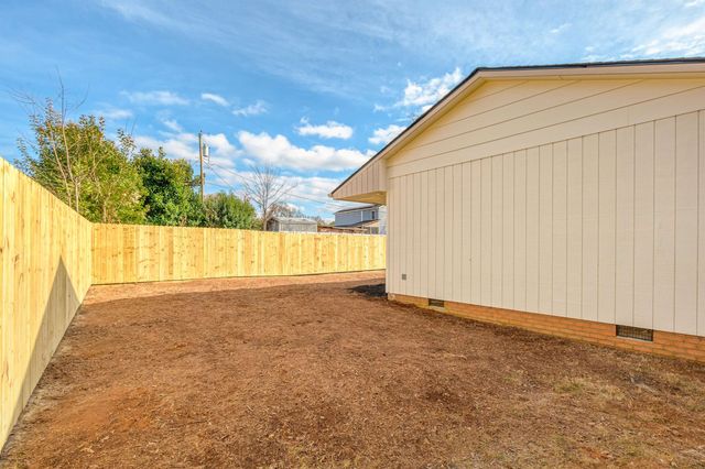 405 Oak Grove Road, Spartanburg, SC 29301