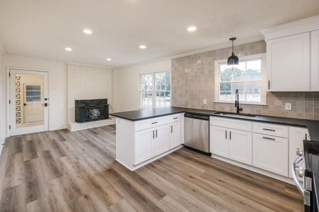 405 Oak Grove Road, Spartanburg, SC 29301