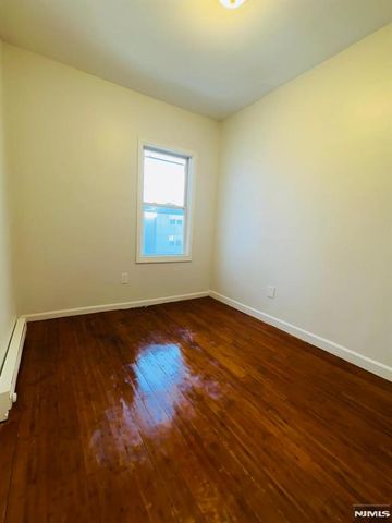 489 17th Street 2, Newark, NJ 07103