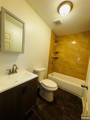 489 17th Street 2, Newark, NJ 07103