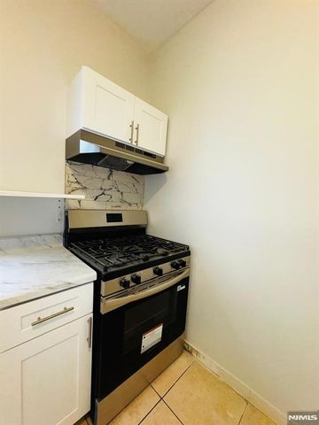 489 17th Street 2, Newark, NJ 07103