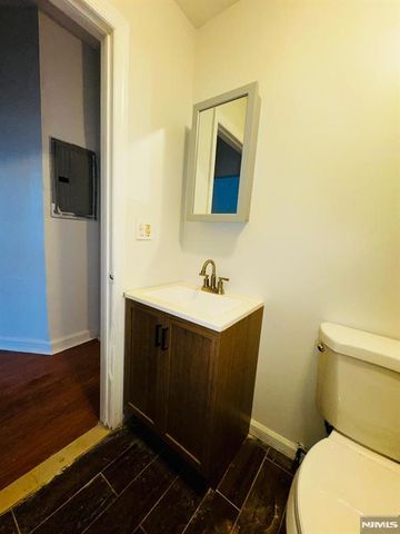 489 17th Street 2, Newark, NJ 07103