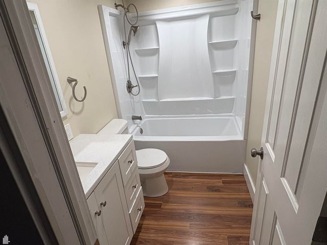 325 N Broadway Street, Lake Orion, MI 48362