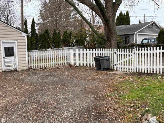 325 N Broadway Street, Lake Orion, MI 48362