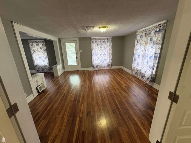 325 N Broadway Street, Lake Orion, MI 48362