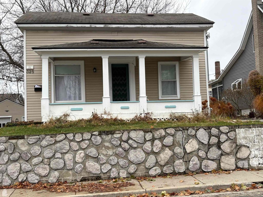 325 N Broadway Street, Lake Orion, MI 48362