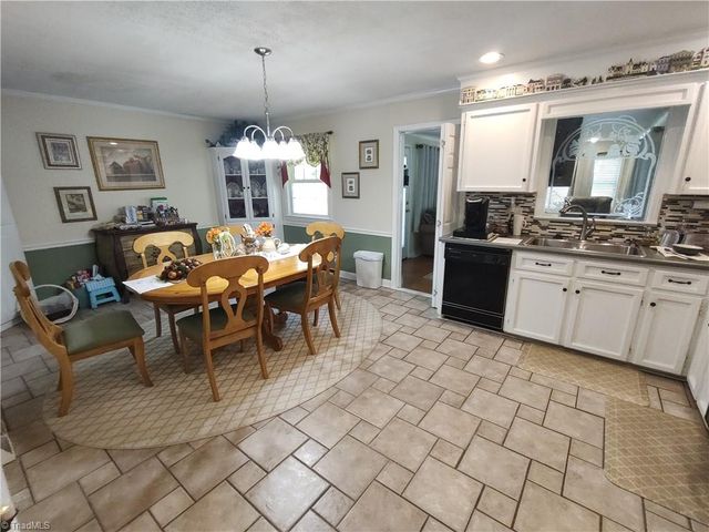 3811 Willowood Drive, Clemmons, NC 27012