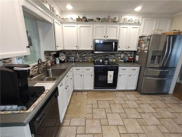 3811 Willowood Drive, Clemmons, NC 27012