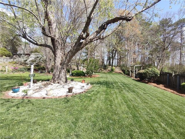 3811 Willowood Drive, Clemmons, NC 27012