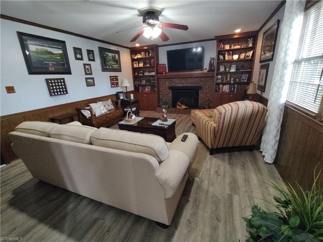 3811 Willowood Drive, Clemmons, NC 27012