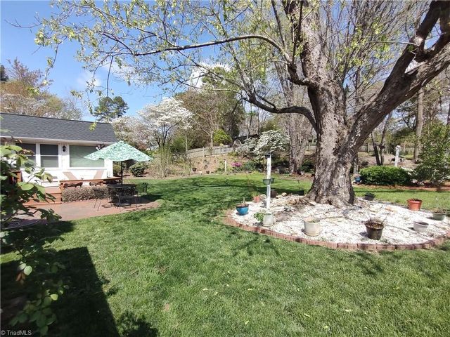 3811 Willowood Drive, Clemmons, NC 27012