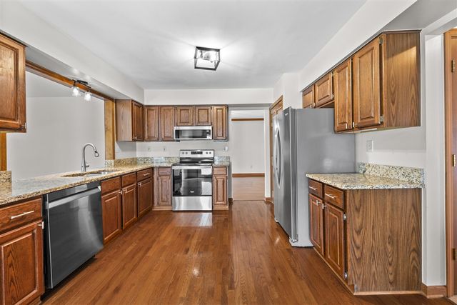 38636 Rutgers Drive, Farmington Hills, MI 48167