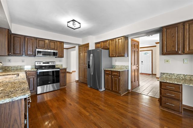 38636 Rutgers Drive, Farmington Hills, MI 48167