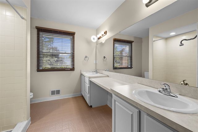 38636 Rutgers Drive, Farmington Hills, MI 48167