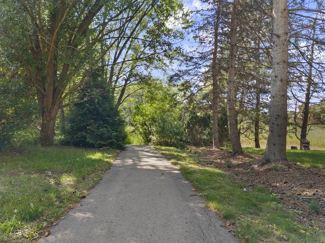 38636 Rutgers Drive, Farmington Hills, MI 48167