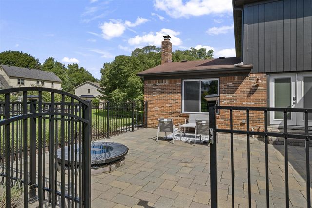 38636 Rutgers Drive, Farmington Hills, MI 48167