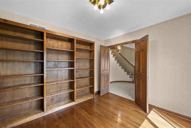 38636 Rutgers Drive, Farmington Hills, MI 48167