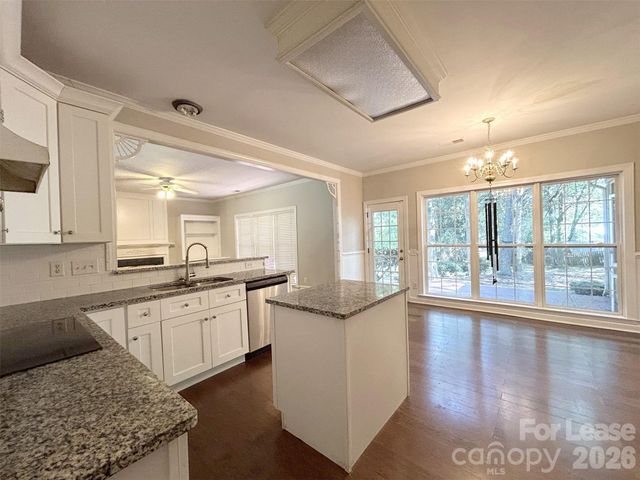 733 Meadow Lake Drive, Matthews, NC 28105