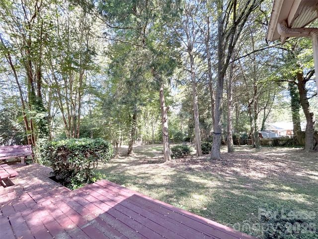 733 Meadow Lake Drive, Matthews, NC 28105