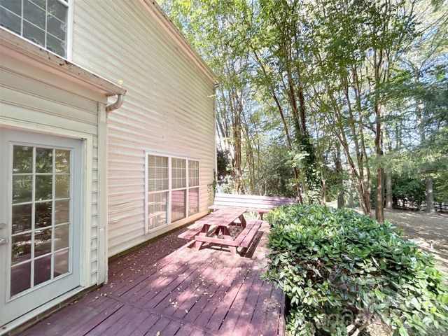 733 Meadow Lake Drive, Matthews, NC 28105