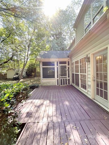 733 Meadow Lake Drive, Matthews, NC 28105