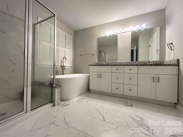 733 Meadow Lake Drive, Matthews, NC 28105