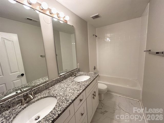 733 Meadow Lake Drive, Matthews, NC 28105