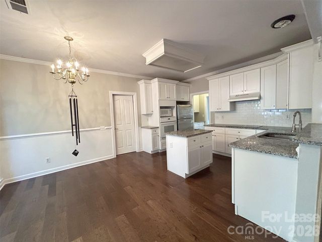 733 Meadow Lake Drive, Matthews, NC 28105