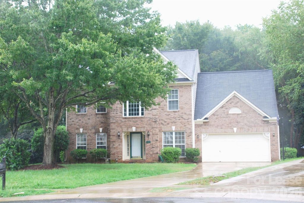 733 Meadow Lake Drive, Matthews, NC 28105