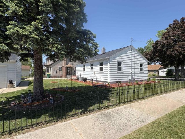1618 CHICAGO STREET, Green Bay, WI 54304