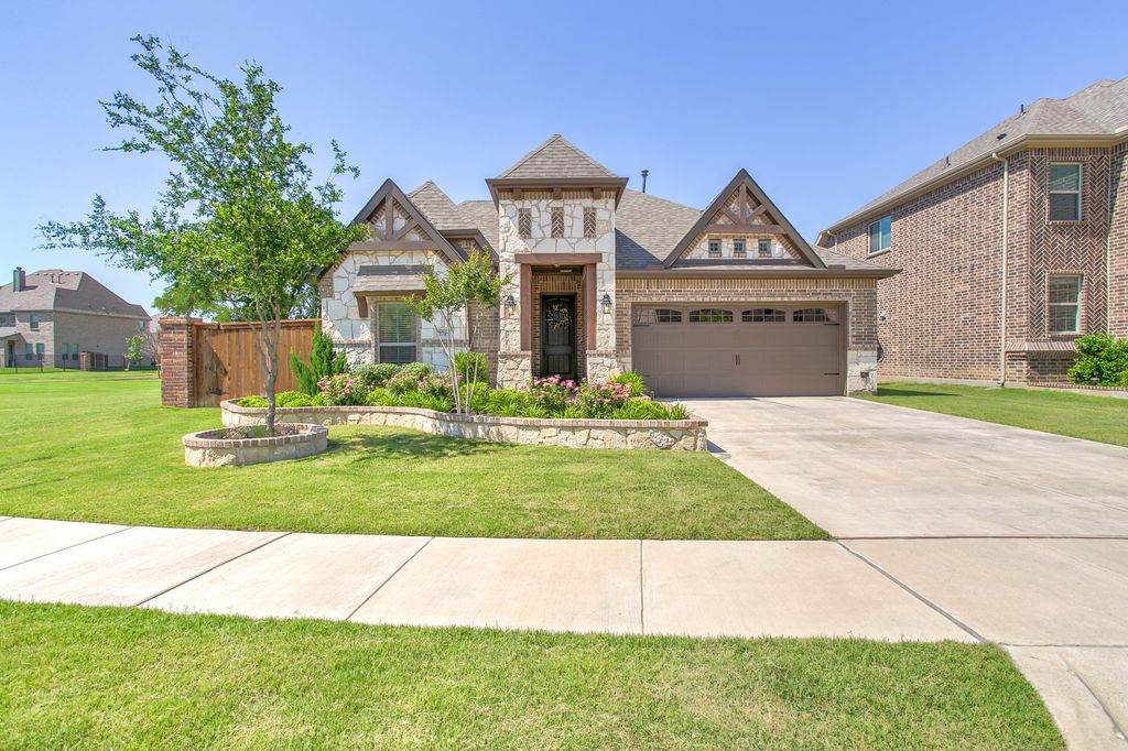 2715 Sky Ridge Road, Arlington, TX 76001