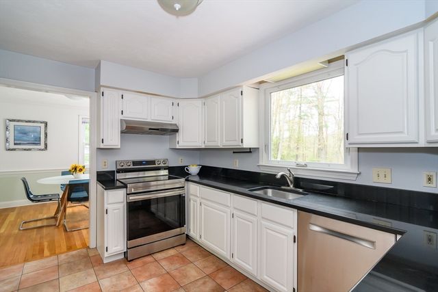 20 Eastleigh Ln, Natick, MA 01760