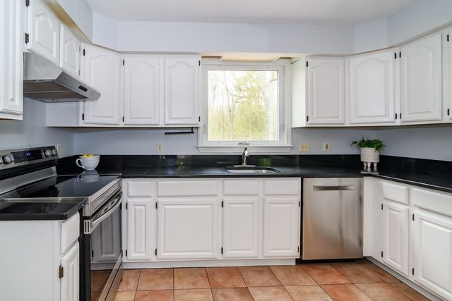 20 Eastleigh Ln, Natick, MA 01760