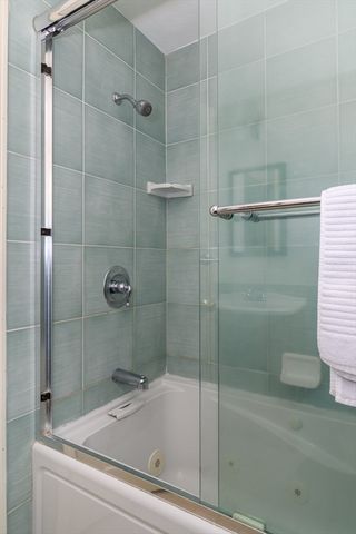 20 Eastleigh Ln, Natick, MA 01760