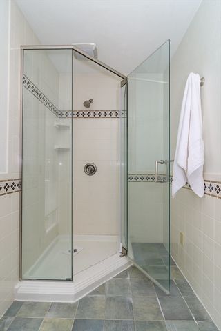 20 Eastleigh Ln, Natick, MA 01760