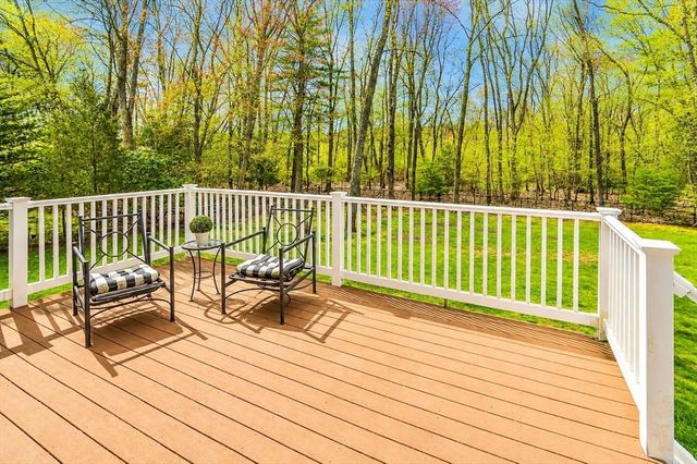 20 Eastleigh Ln, Natick, MA 01760