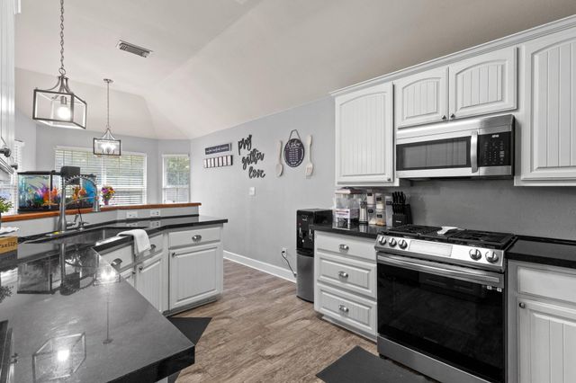 3208 Montclair Street, Orange, TX 77632