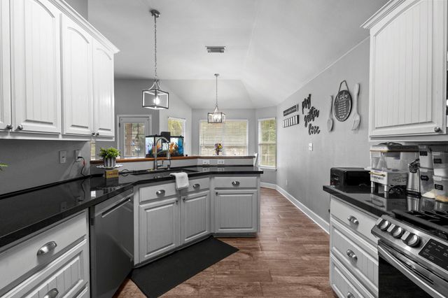 3208 Montclair Street, Orange, TX 77632