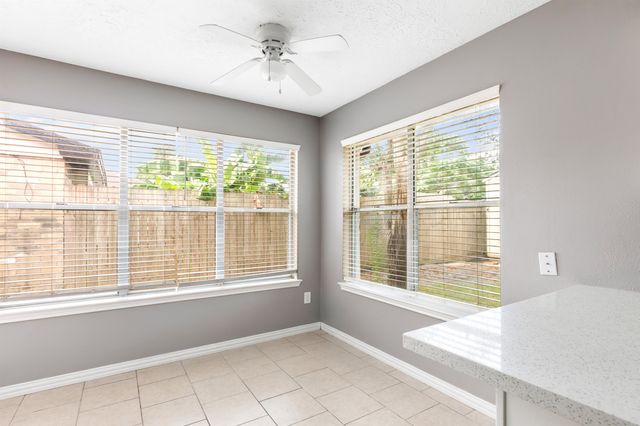 913 Briarcreek Dr, Baytown, TX 77521