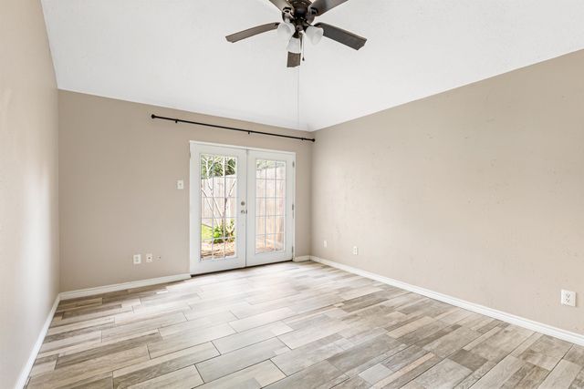 913 Briarcreek Dr, Baytown, TX 77521