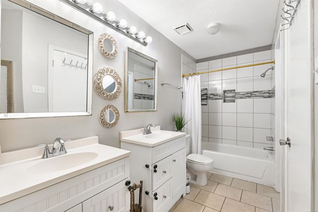 913 Briarcreek Dr, Baytown, TX 77521