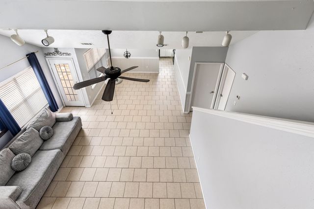 913 Briarcreek Dr, Baytown, TX 77521