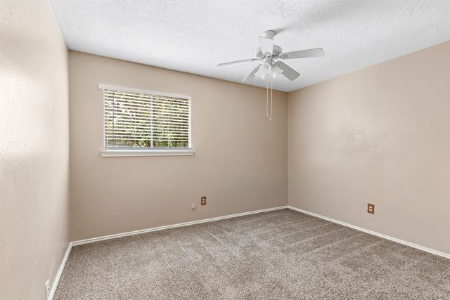 913 Briarcreek Dr, Baytown, TX 77521